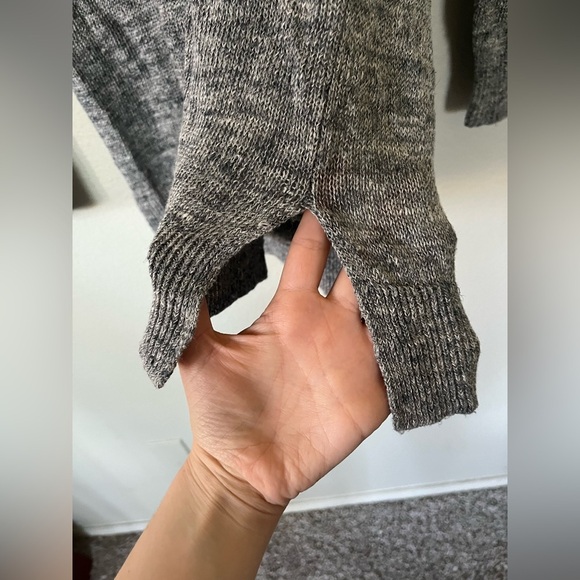 Vince V Neck Heather Grey Linen Sweater with Side Slit Women’s Size XS - Picture 3 of 14
